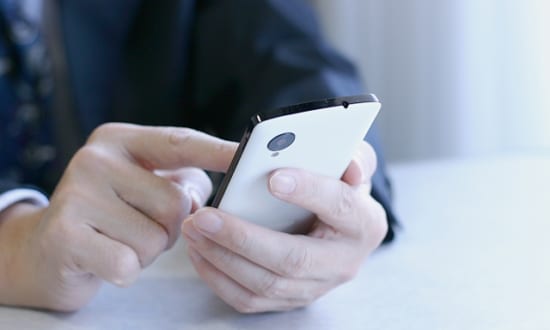 スマホはいつまでOFFにすべき？20代がお葬式でやりがちなバッドマナー