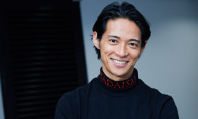 初代バチェラー社長は「仕事をしない」がポリシー。自宅は“汚部屋”の意外な面も