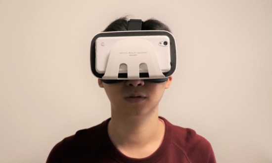 2000円ちょいの「VRゴーグル」を試してみた。コスパ最強の国産品