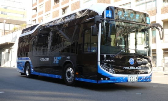 市営バスのニューフェイス。燃料電池を使った「FCバス」の乗り心地は？