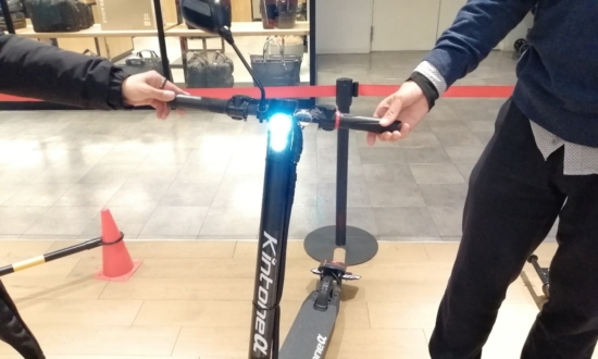 自転車移動のイライラを解消？最新「電動キックボード」に乗ったら驚いた