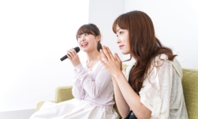「自宅カラオケ」がStickひとつで歌い放題。人気のワケを取材した