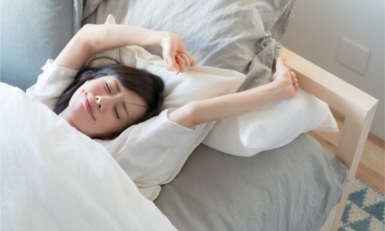 寝つきの悪さは肩こりが原因？熟睡するコツを、快眠セラピストに聞く