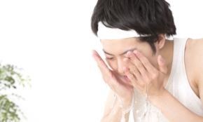 肌の清潔感は洗顔から。男が手間なく使える泡洗顔4選
