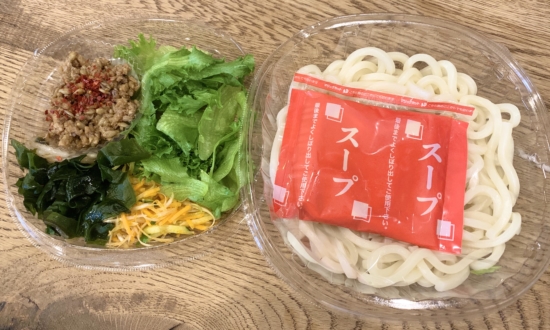 野菜もたっぷり！コンビニ3社「ヘルシー系うどん」を実食比較