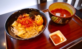 富士そば、北海道初進出を現地ルポ。限定「スープカレー味」も食べてみた