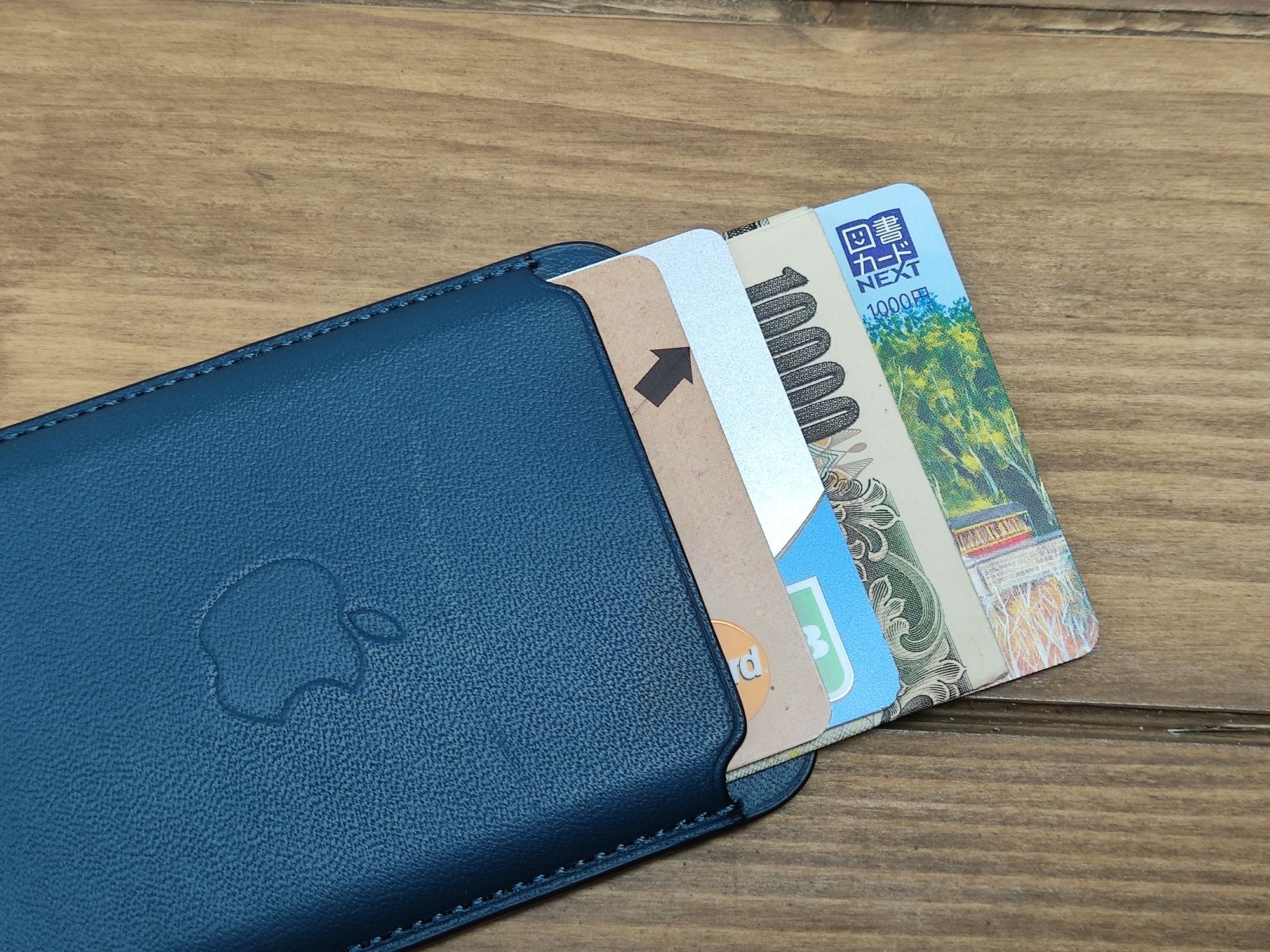 新型iPhoneケースは財布代わりにも。クレカは何枚まで入るか | bizSPA 