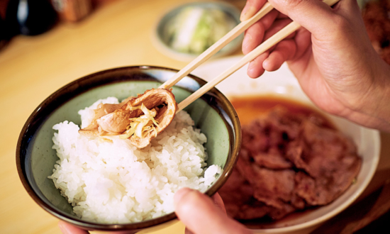 生姜焼きのタレが白メシと相性抜群！人気定食屋2軒のがっつり定食