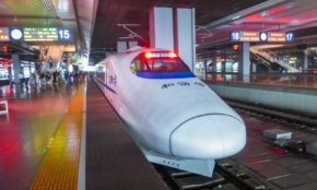 「予想を裏切られました」“中国版”寝台新幹線の実態を駐在員が語る