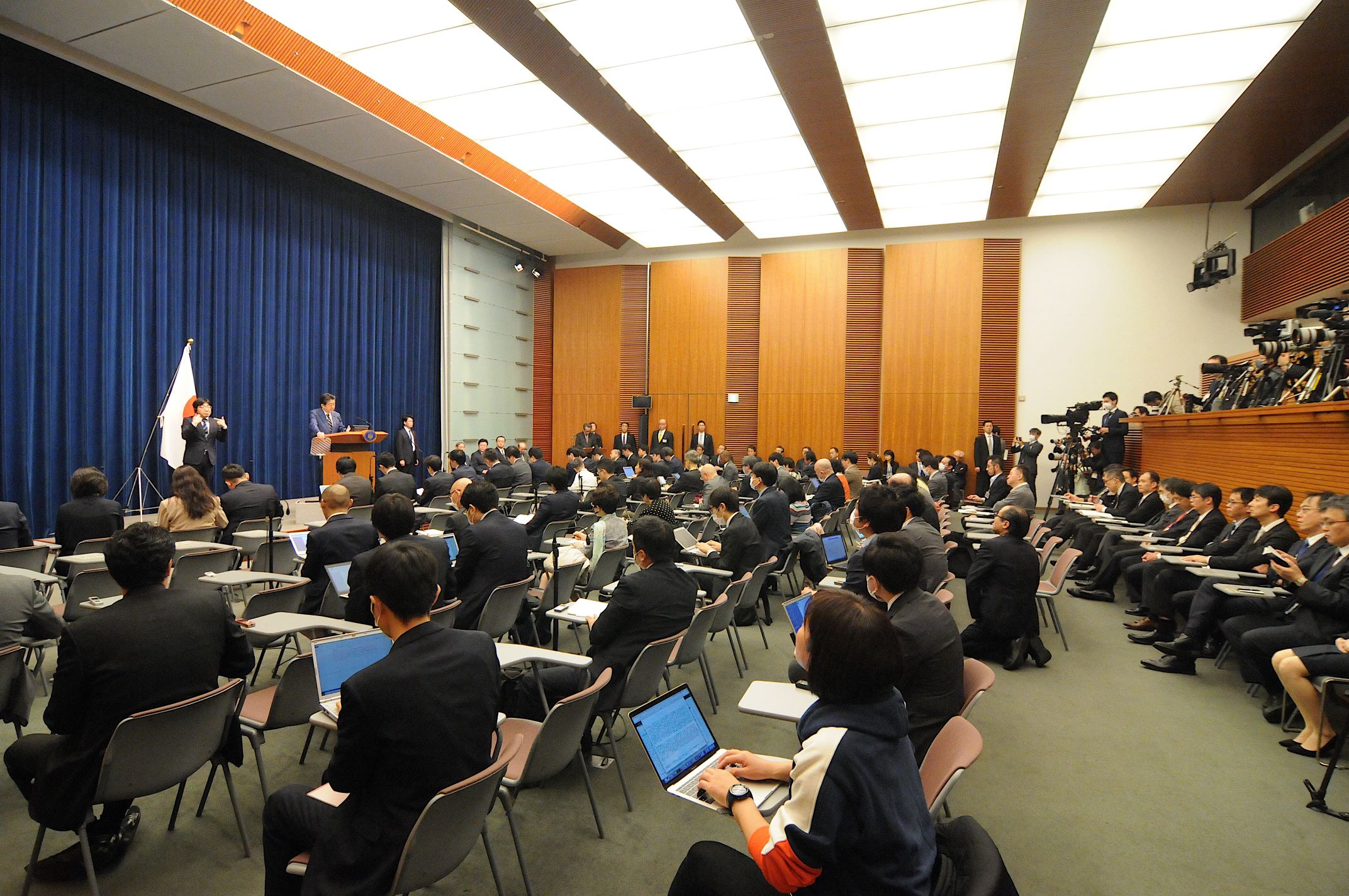 官邸会見の様子