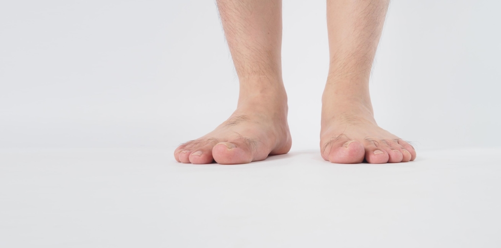男性の足