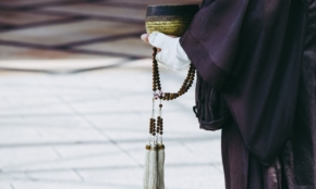 経営者もこぞって着ける！宝くじ当せんの祈願殺到の金運神社で祈祷したブレスレットで金運を