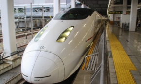 JR列車初の防犯カメラが内蔵された新幹線は？否定的な声の中で狙いは
