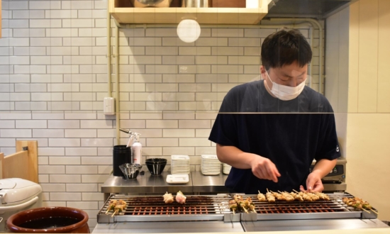 「人気焼き鳥チェーン」店主になった30歳元吉本芸人、人生の転機になった“妻の後押し”