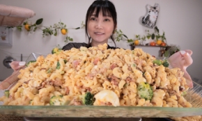 登録者数539万人！カツカレー7キロを完食…“日本一の女性大食いYouTuber”を直撃