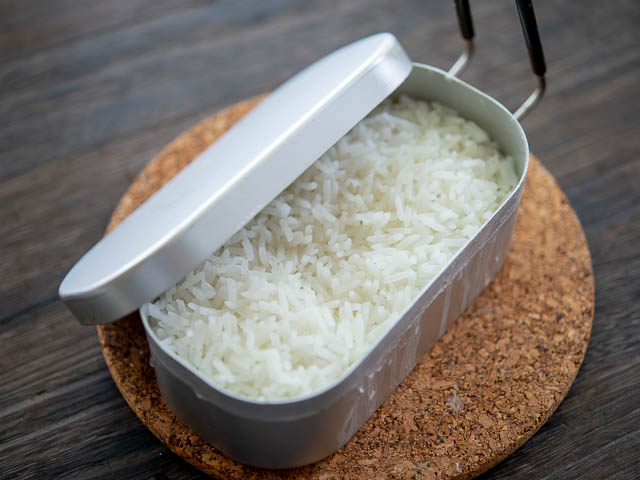 メスティンで米を炊く