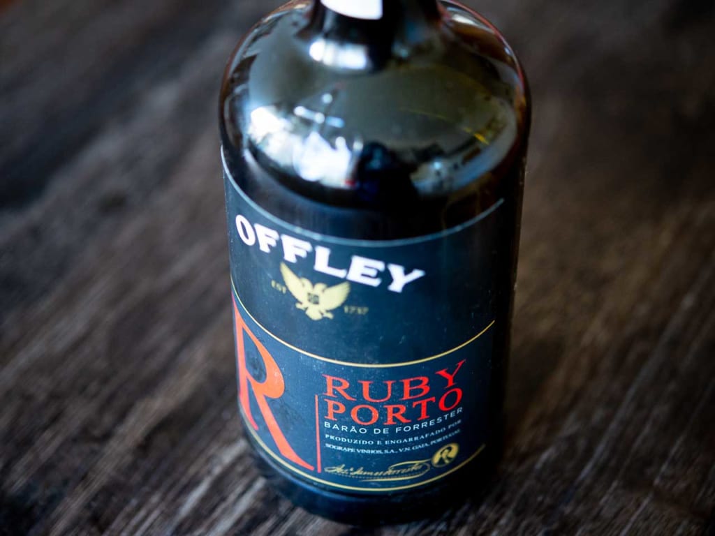 ポルトガルのポルトにあるOFFLEYというブランドの赤いポートワイン