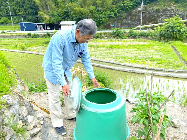 片山さんの家ではコンポストも4台設置し堆肥として活用
