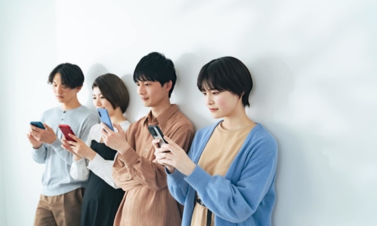 【スマホ首の治し方を専門家に聞いてみた】1日30秒～1分のストレッチで改善！予防法も