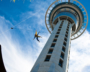 【25年前の今日の出来事】バンジージャンプ世界記録がNZのタワーで更新。180メートル降下【国際】