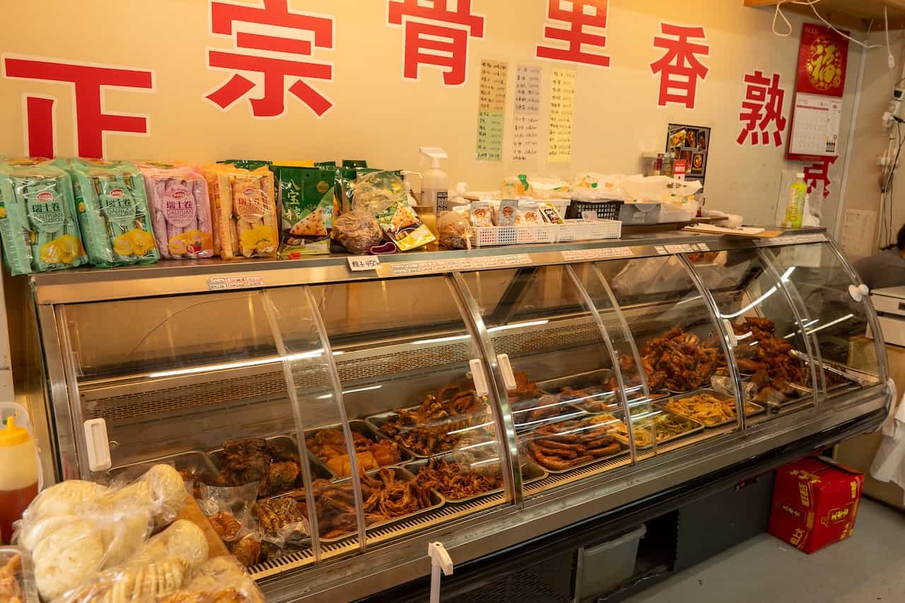 呉記物産の店内
