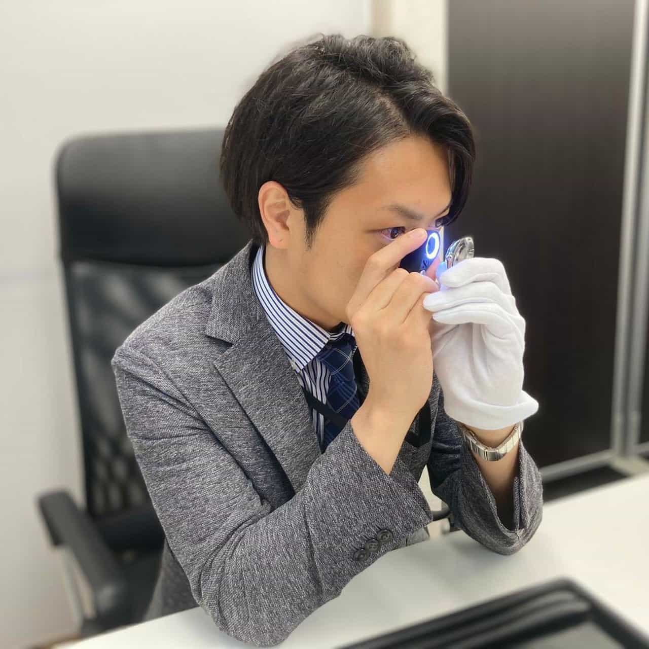 店舗で鑑定する査定士が相談ダイヤルにも対応