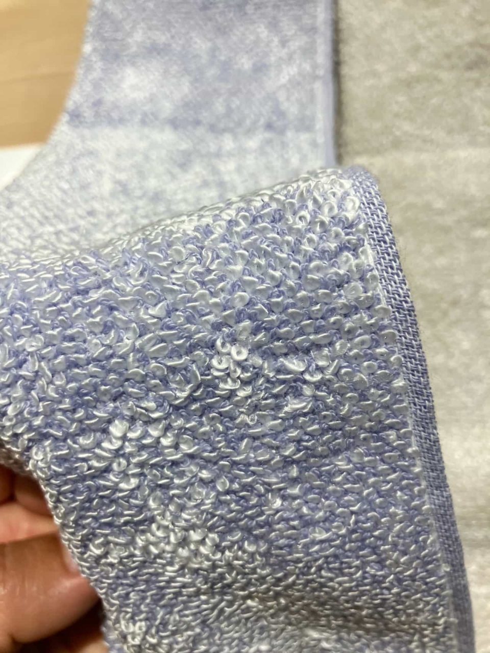 触ると冷たいネックタオル接写