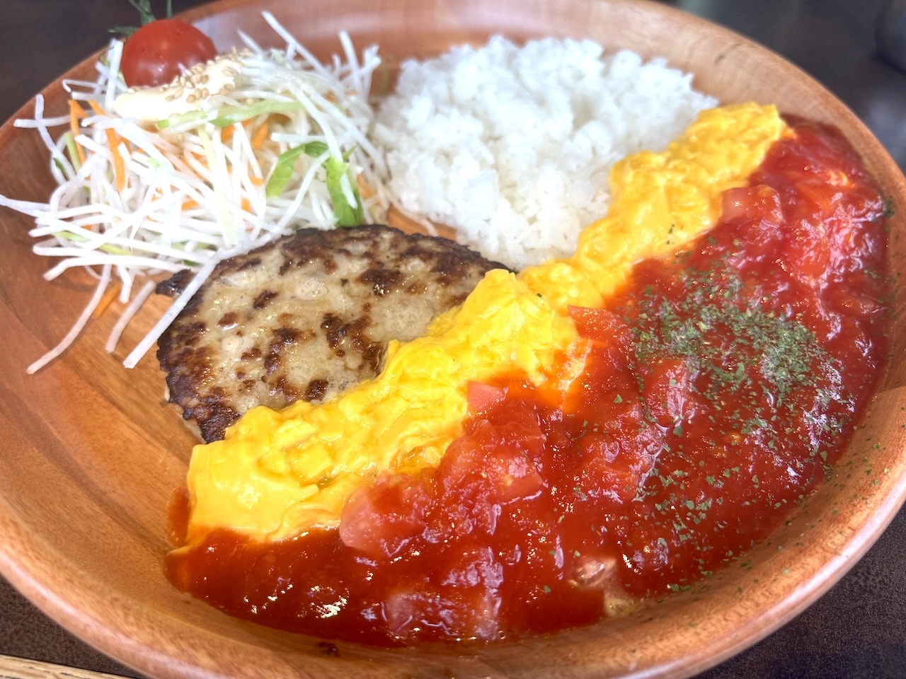 びっくりドンキー「角切りトマトのオムバーグディッシュ」