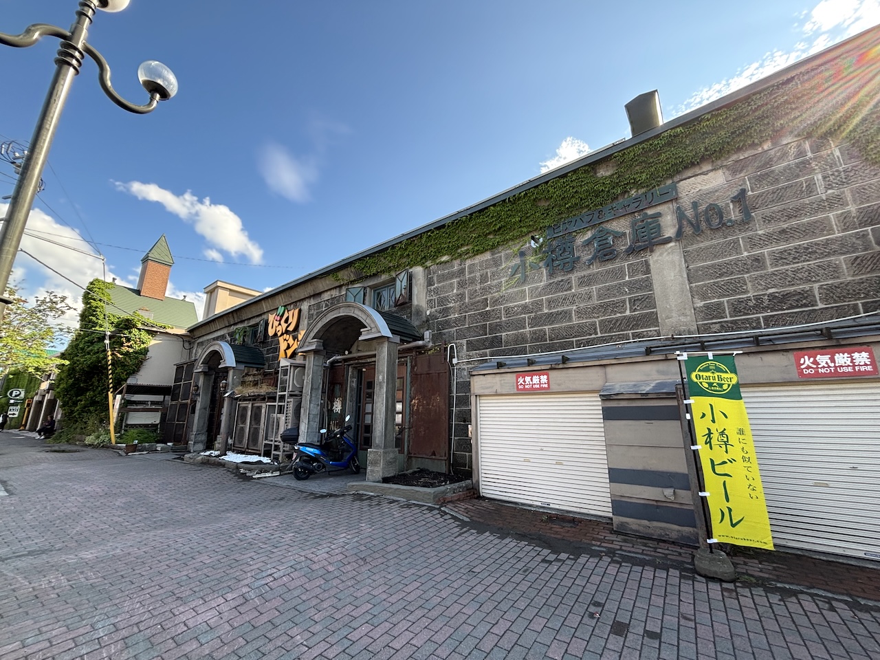 ビアパブ「小樽倉庫No.1」の隣はびっくりドンキー小樽運河店