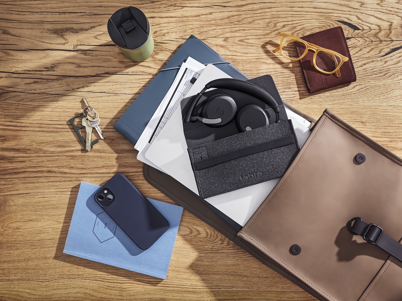 Jabra Evolve2 65 Flexとケース
