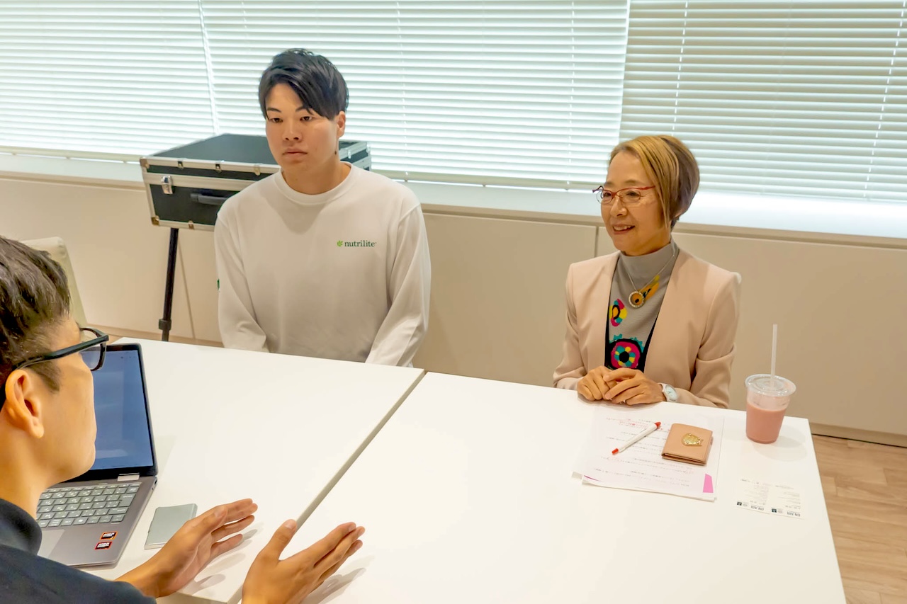 日本サプリメント協会 代表理事の後藤典子さんとアスリートの須山さん