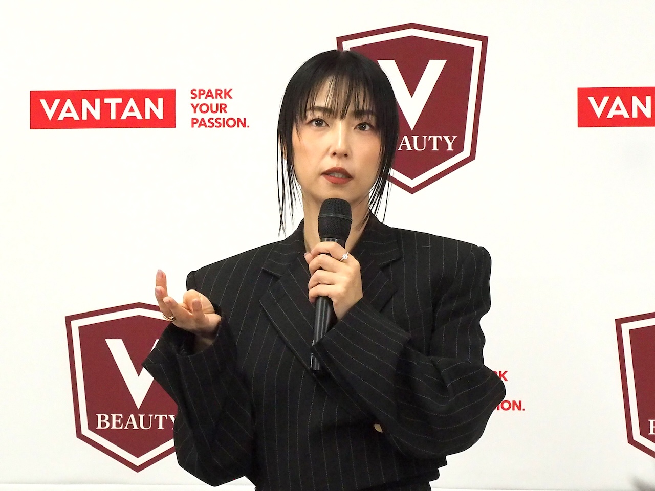 MEGUMIが美容男子を激励！市場拡大でプロ人材の育成に力を入れるバンタン渋谷美容学院大学部の狙い