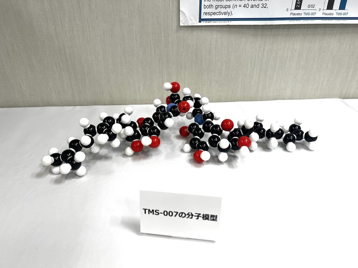 「TMS-007」の分子模型